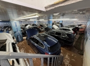 暴雨突袭重庆：一车行内近90台车被淹，总价约600万元