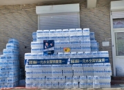 一元钱的蓝标水撕掉瓶装水的“溢价包装”