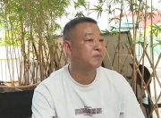 重庆一再婚父亲欠下一百多万希望两女儿能帮忙还债，女儿各自留下20万